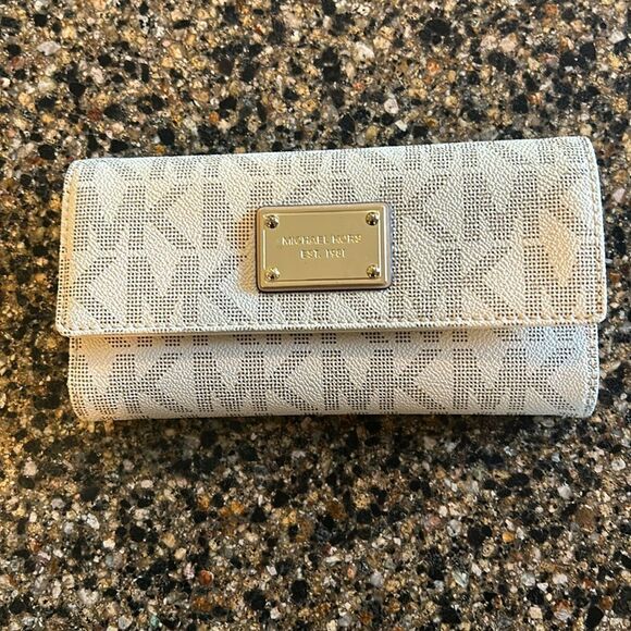 NEW Michael Kors Wallet - Picture 2 of 7